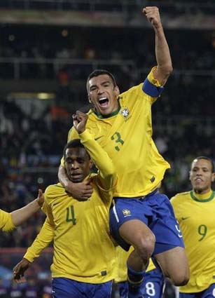 Brasil pasa cuartos final Chile 3-0 copa mundial 2010 78