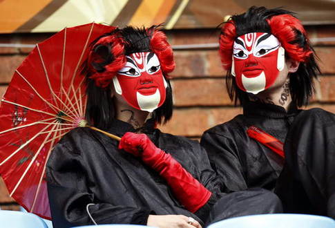 Los aficionados extranjeros animan a la selección de Japón日本球迷為本隊助威