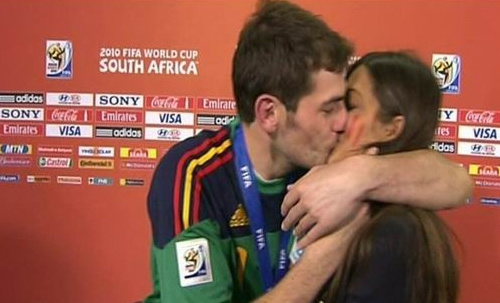 El beso del Mundial, Casilla besa a su novia