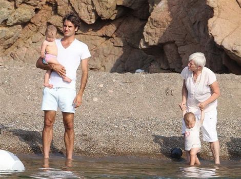 Federer con sus hijas gemelas