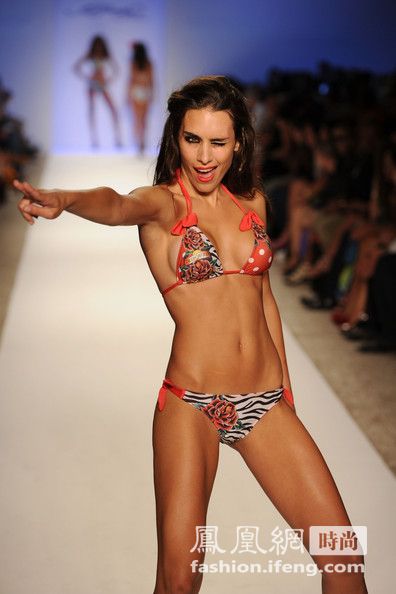 Moda baño 2011 en la Semana de la Moda de Miami 10