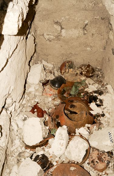 Objetos de la tumba de los antiguos maya hallada en Guatemala 2