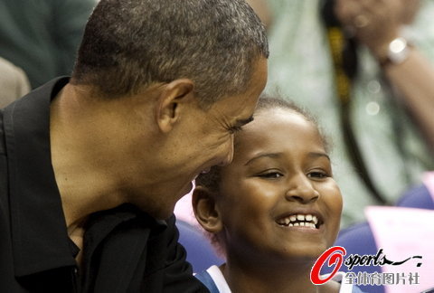 ¡Qué amoroso entre Obama y su hija!