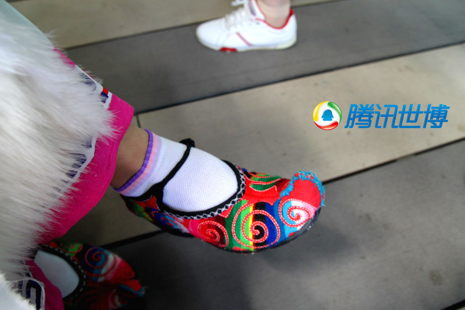 hermosas hermanas-cultura-etnia Qiang-Expo-Shanghai 9