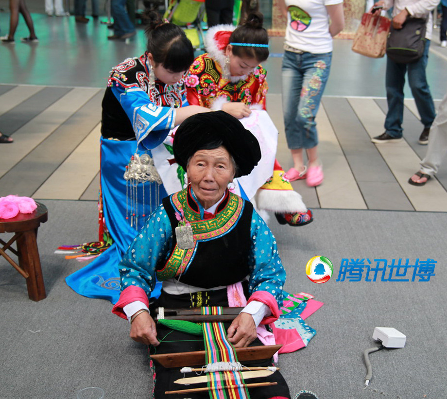 hermosas hermanas-cultura-etnia Qiang-Expo-Shanghai 13