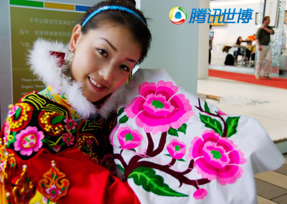 hermosas hermanas-cultura-etnia Qiang-Expo-Shanghai 5
