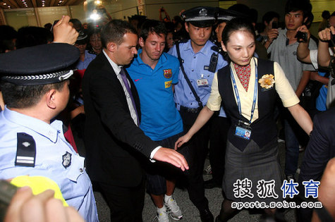 Llega Messi a Beijing con mucho cansancio