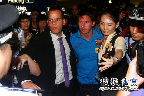 Llega Messi a Beijing con mucho cansancio