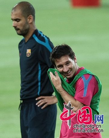 Sigue estando abatido Messi en el primer entrenamiento abierto