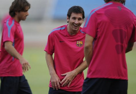 Messi tiene un buen humor en el juego en Beijing