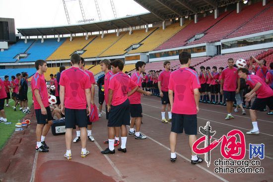 El primer entrenamiento formal de FC Barcelona antes del partido en Beijing