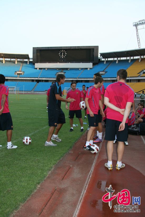 El primer entrenamiento formal de FC Barcelona antes del partido en Beijing