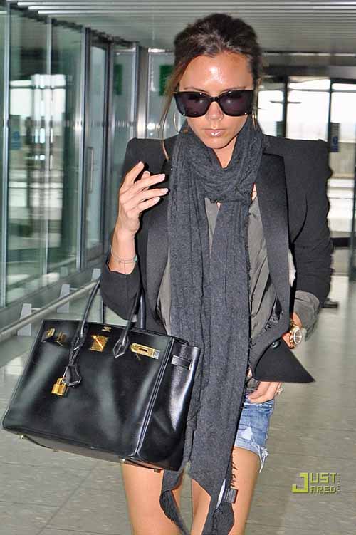  Victoria Beckham presenta con tacones altos