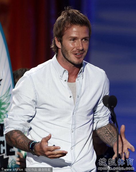 El día 8 de agosto se celebró Teen Choice Awards 2010 en Califonia de EEUU. Beckham ganó el premio del mejor jugador y recibió el premio con su hijo. 