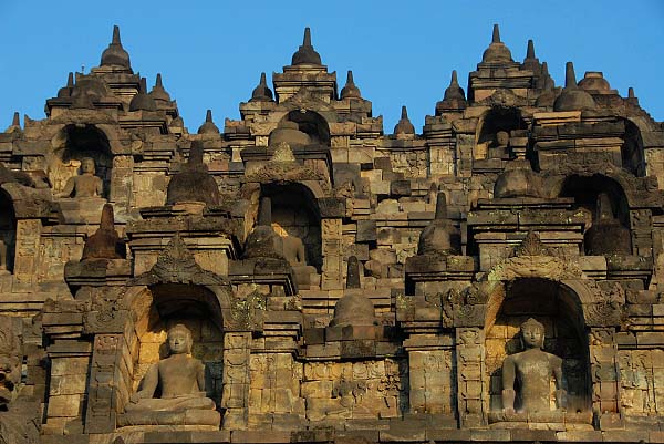 Borobudur, el monumento más grande del hemisferio sur 7