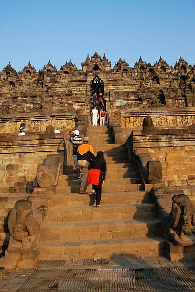 Borobudur, el monumento más grande del hemisferio sur 8