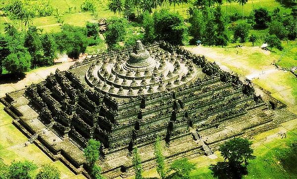 Borobudur, el monumento más grande del hemisferio sur 10