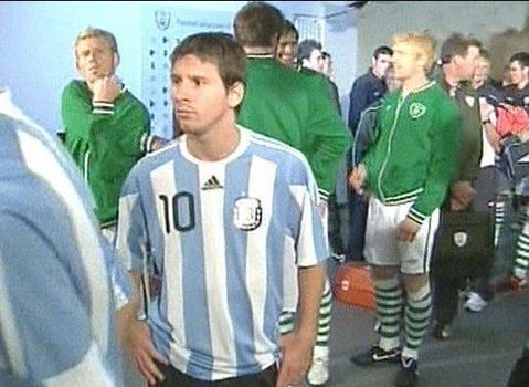 梅西上场前尽显冷酷Messi respalda continuidad de Batista