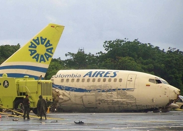 Un muerto y cinco heridos por el impacto de un rayo en un avión colombiano