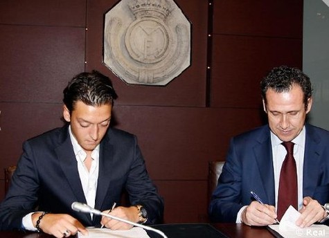 03-厄齐尔和皇Mesut Özil presenta formalmente en Real Madrid马签约