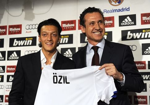 Mesut Özil presenta formalmente en Real Madrid