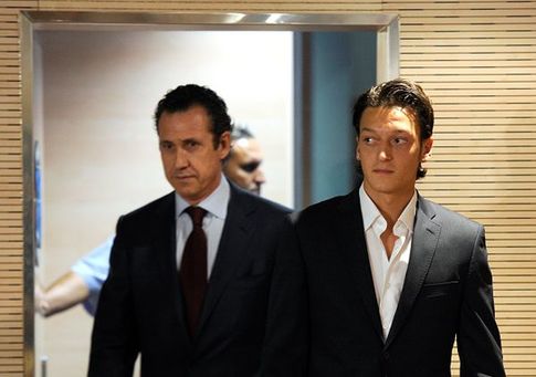 Mesut Özil presenta formalmente en Real Madrid