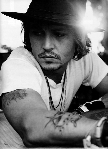 Johnny Depp, nació en 9 de junio, 1963