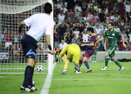 El Barcelona derrota a el Panathinaikos con 5-1, Messi saca la lengua para celebrar