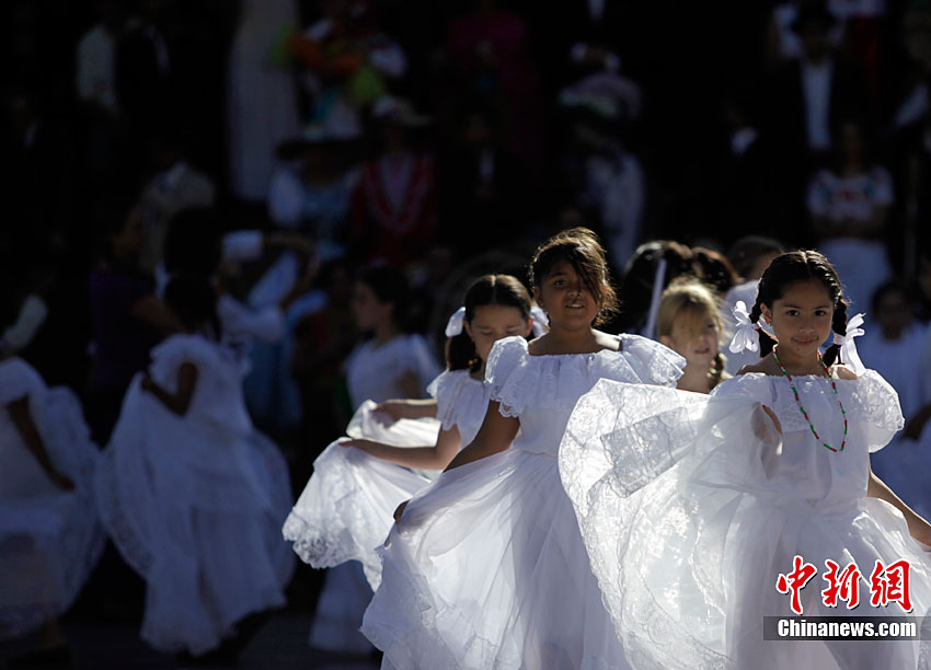 inaugura-conmemoración-Bicentenario-Independencia-México 7