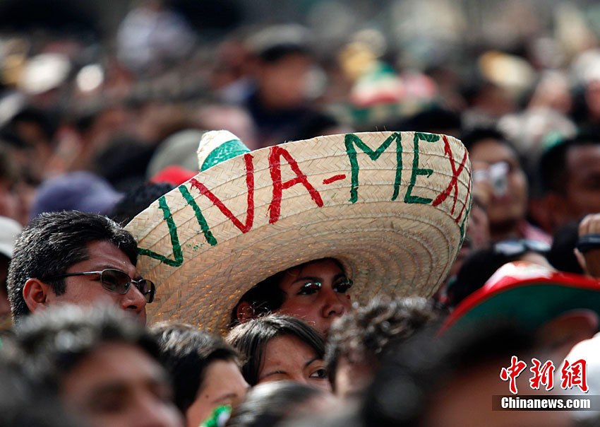 inaugura-conmemoración-Bicentenario-Independencia-México 9