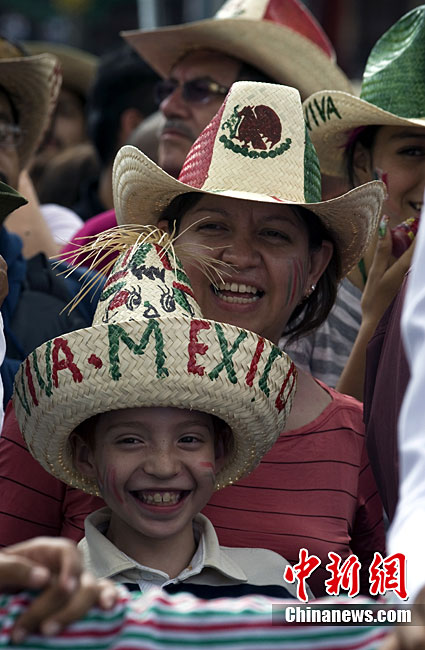 inaugura-conmemoración-Bicentenario-Independencia-México 10