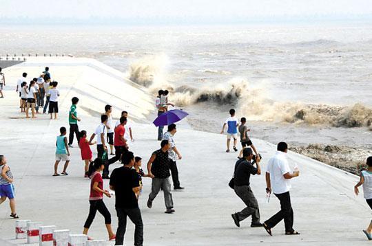 Las mareas río Qiantang espectáculo majestuoso 1