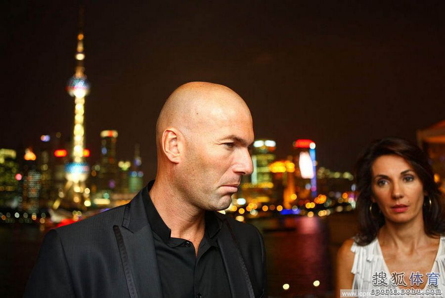 Presneta Zidane en Shanghai con la guapa china