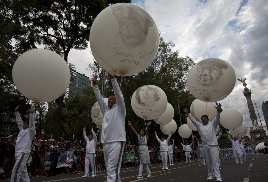 México-inicia-festejos-Bicentenario-magno-desfile 6