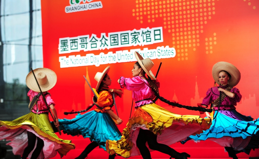 celebra-Día-Nacional-Bicentenario-México-Expo-Shanghai 3