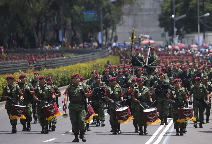 Tropas-extranjeras-mexicanas -desfile-militar -Bicentenario-Independencia-México 6