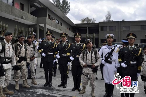 México-desfile-ejército-extranjero-Bicentenario 8