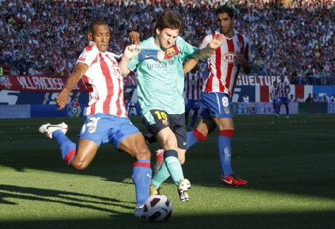 Está herido Messi contra el Atlético de Madrid
