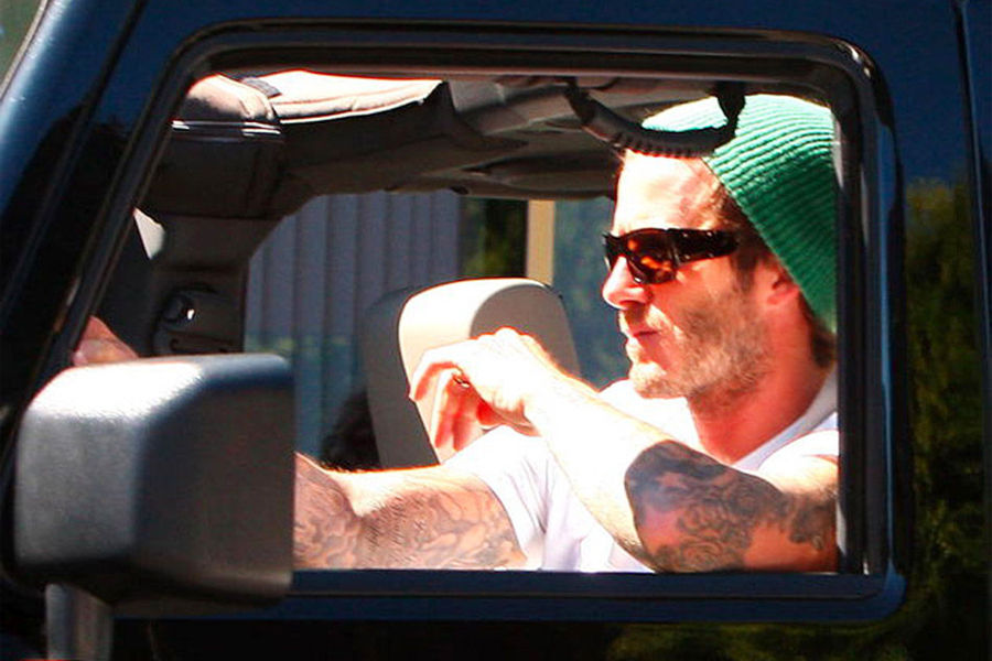 Beckham recoje a su hijo con Jeep