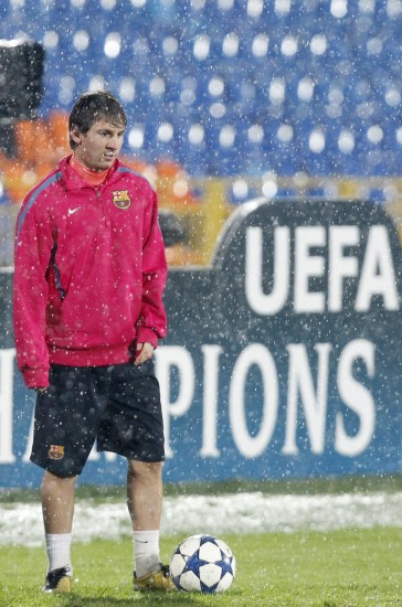 Messi presenta alegre en el entrenamiento del Barça