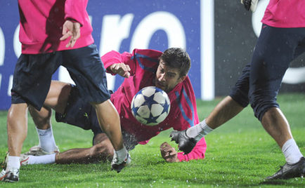 Messi presenta alegre en el entrenamiento del Barça