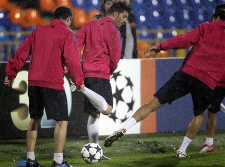 Messi presenta alegre en el entrenamiento del Barça