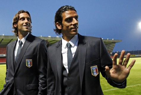 Presenta la selección italiana de los guapos en el campo de fútbol