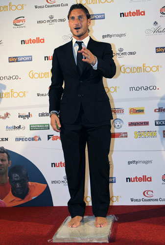 Francesco Totti gana el Pie de Oro