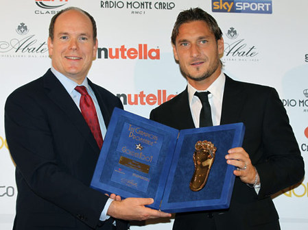 Francesco Totti gana el Pie de Oro