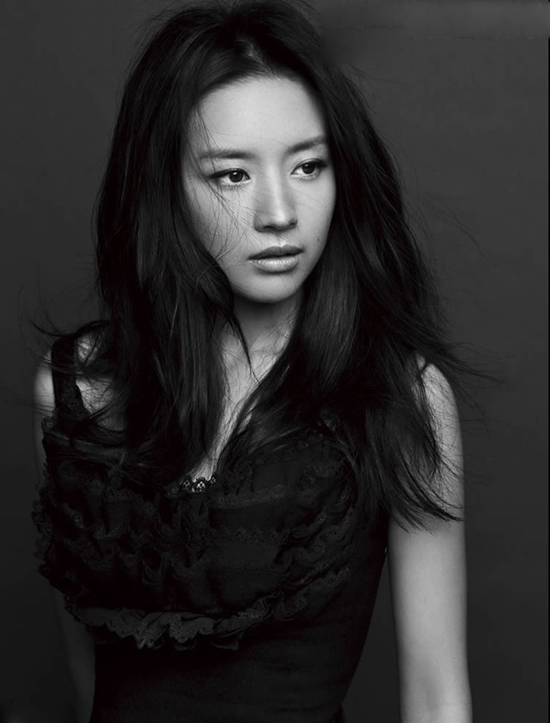 La bella actriz china Dong Jie 3