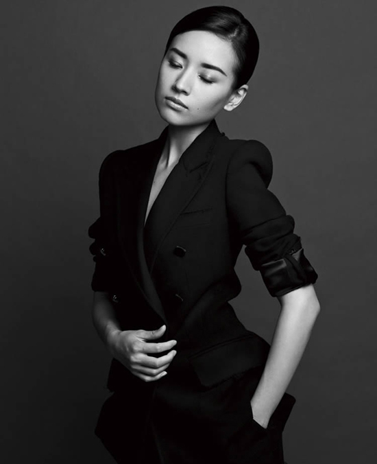 La bella actriz china Dong Jie 5