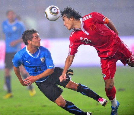 Partido de calentamiento de la Copa de Asia 2011: Uruguay derrota a China con 4-0