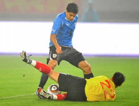 Partido de calentamiento de la Copa de Asia 2011: Uruguay derrota a China con 4-0