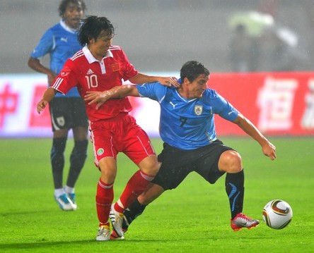 Partido de calentamiento de la Copa de Asia 2011: Uruguay derrota a China con 4-0